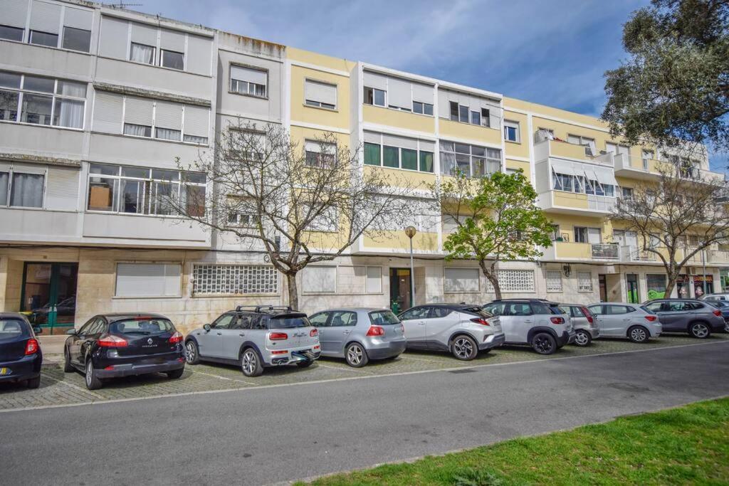Cozy And Sunny Family Apartment Lisbon Exterior photo