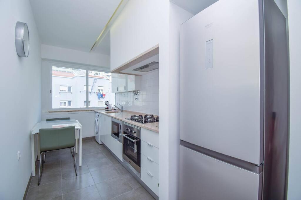 Cozy And Sunny Family Apartment Lisbon Exterior photo