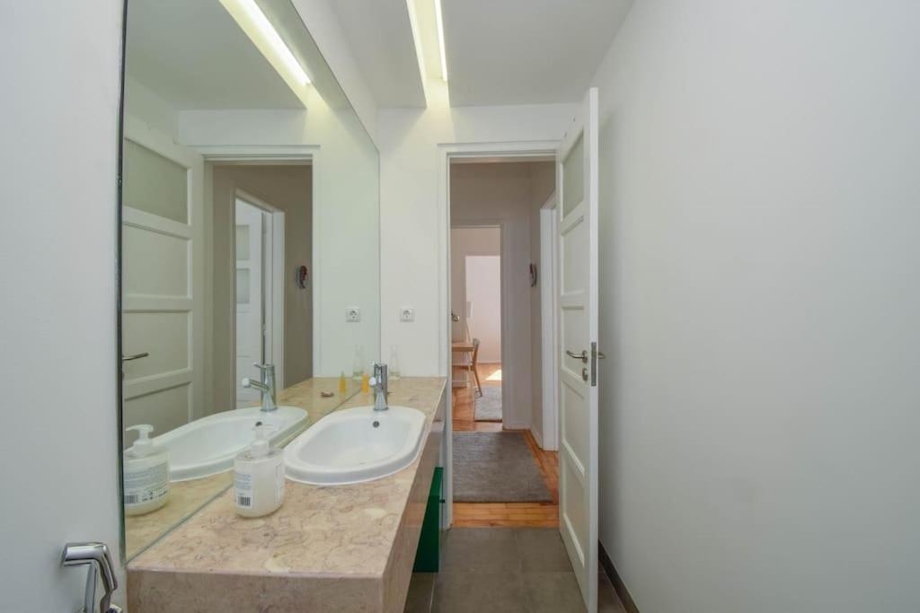 Cozy And Sunny Family Apartment Lisbon Exterior photo