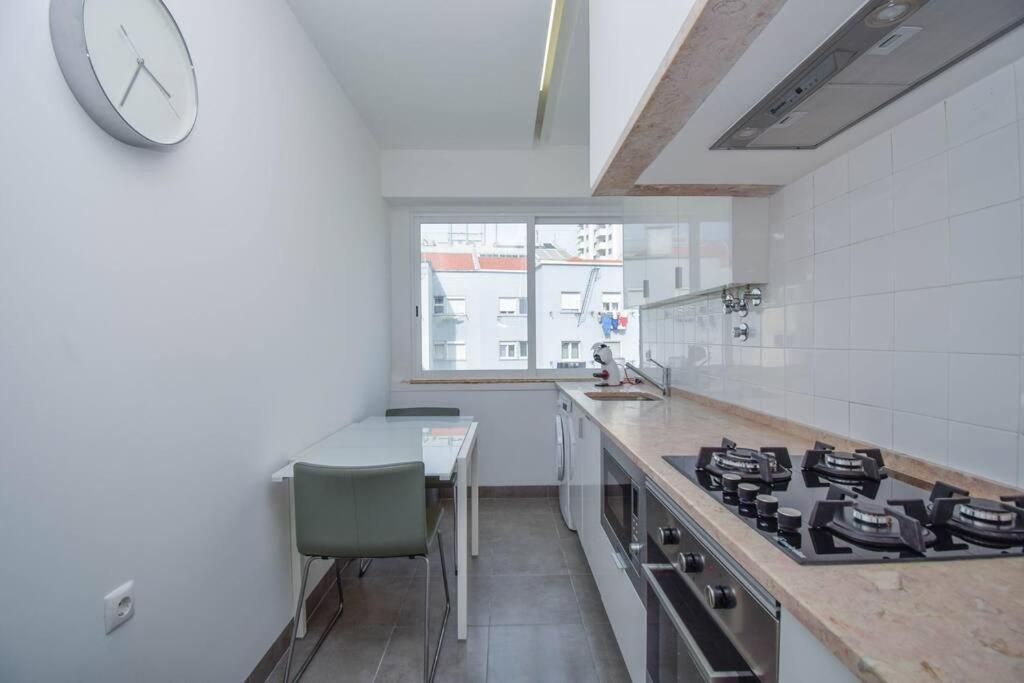 Cozy And Sunny Family Apartment Lisbon Exterior photo