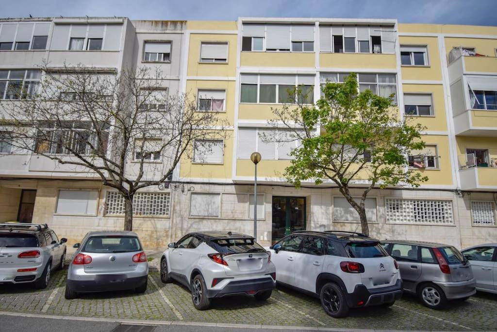 Cozy And Sunny Family Apartment Lisbon Exterior photo