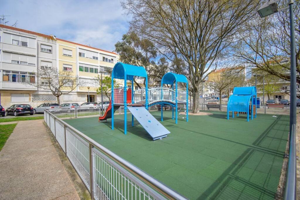 Cozy And Sunny Family Apartment Lisbon Exterior photo